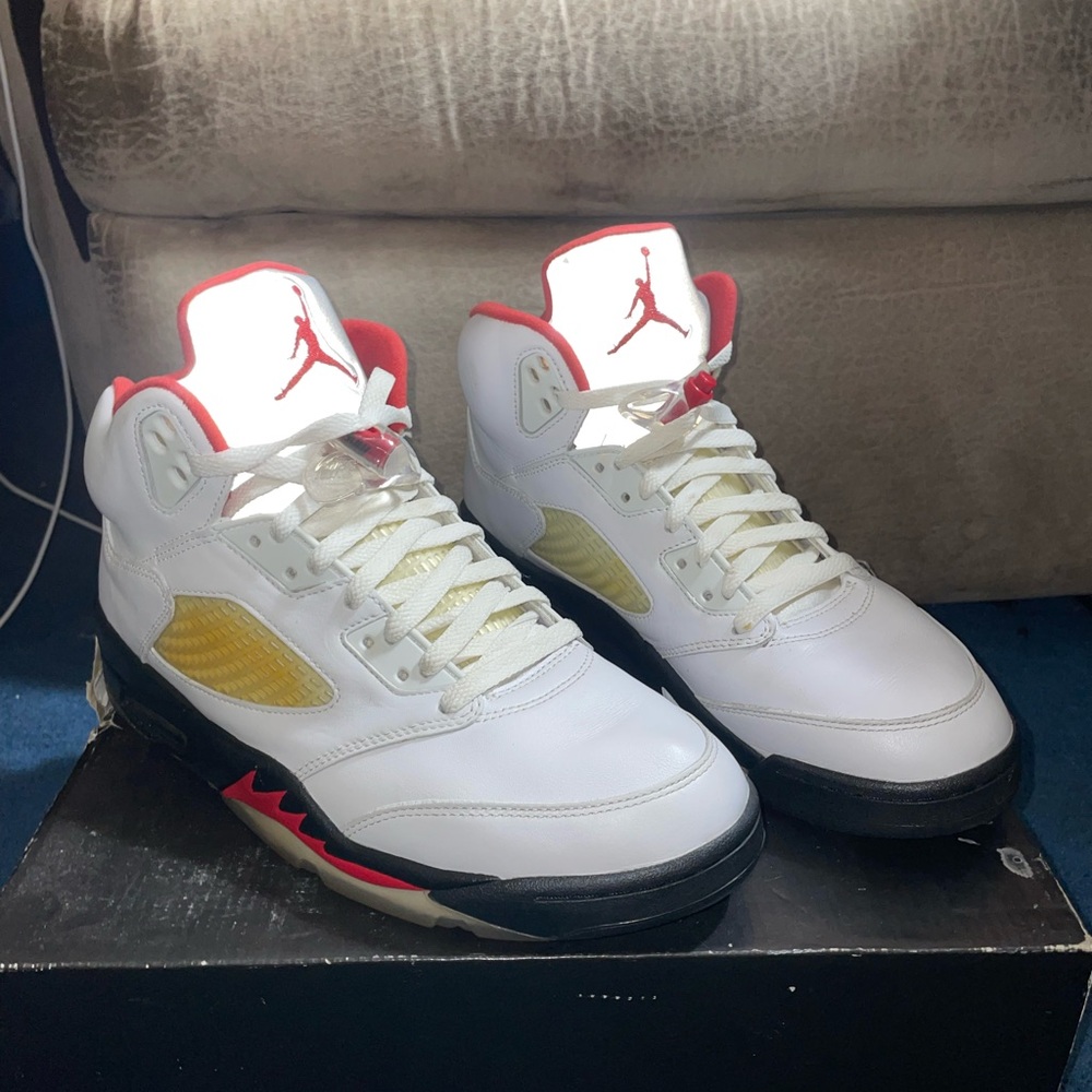 Air Jordan 5 Retro. Fire Red Silver Tongue. Size 10